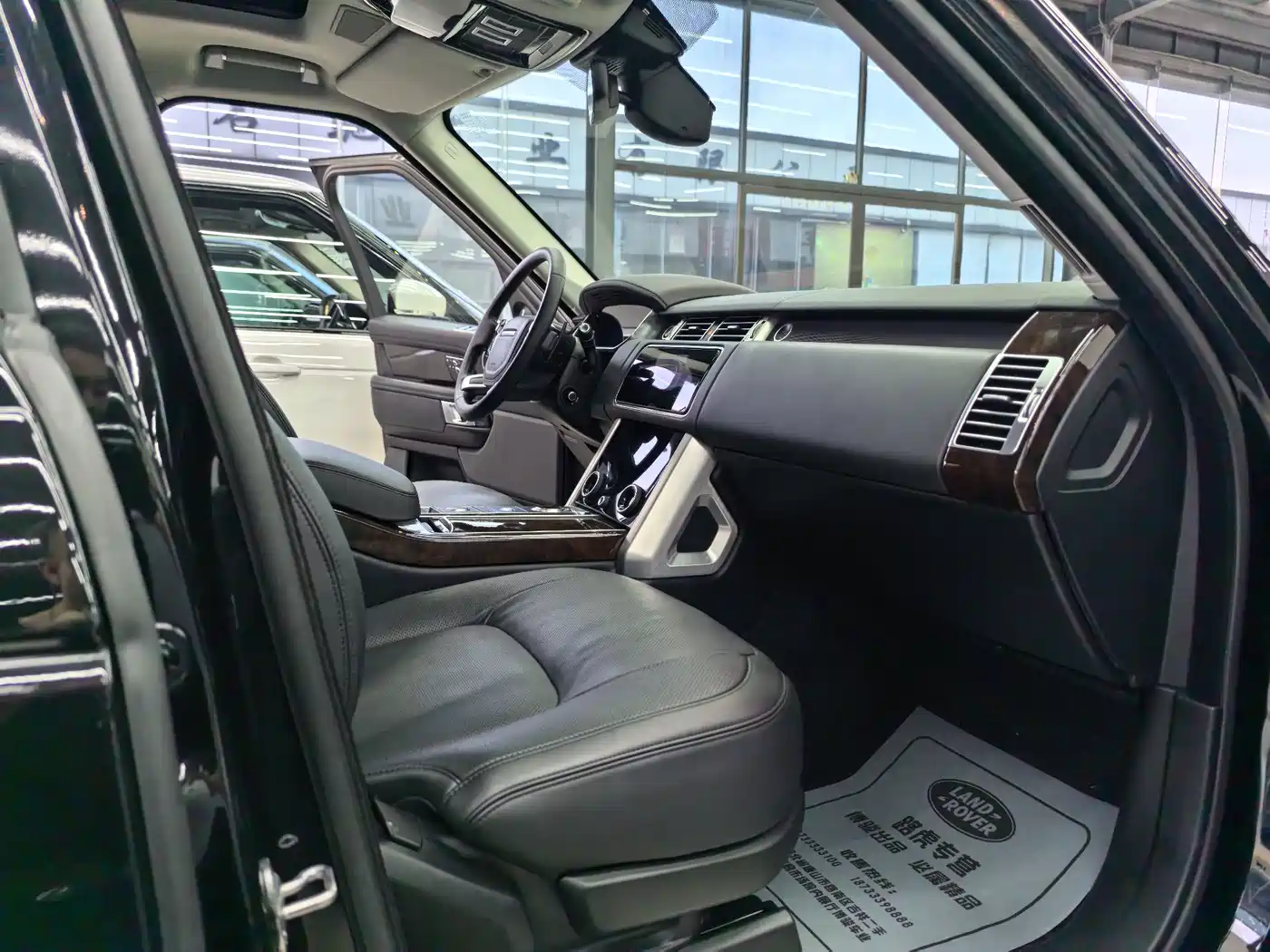 Land Rover Range Rover 2020 3.0 L6 Heritage Edition фото 8