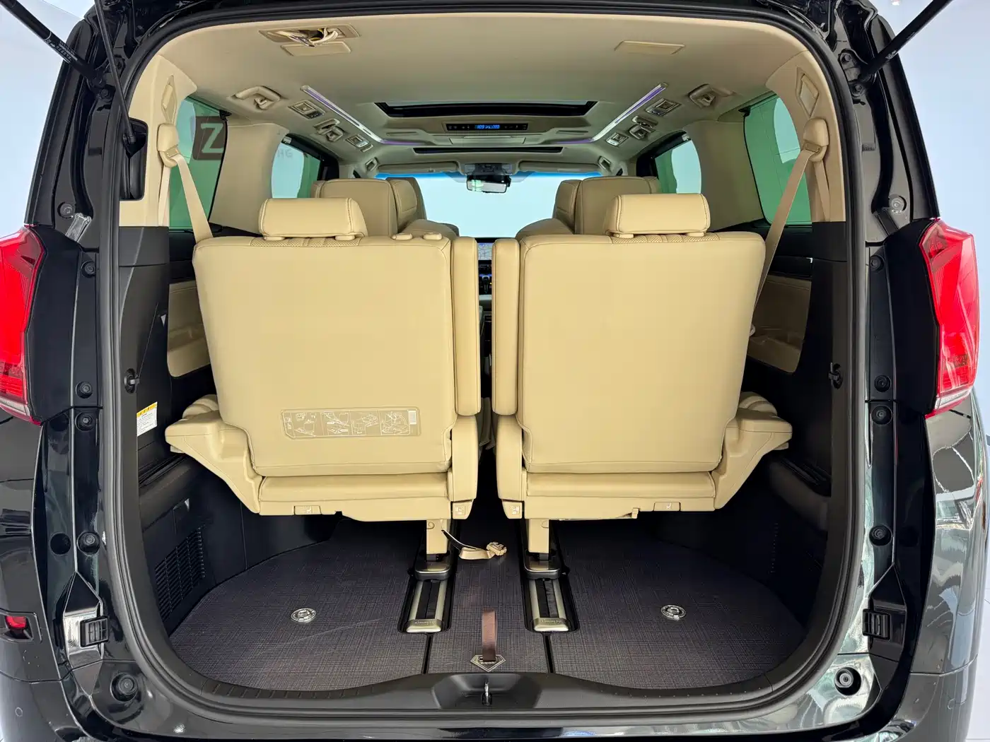 Toyota Alphard 2020 Hybrid 2.5L Premium Edition фото 10