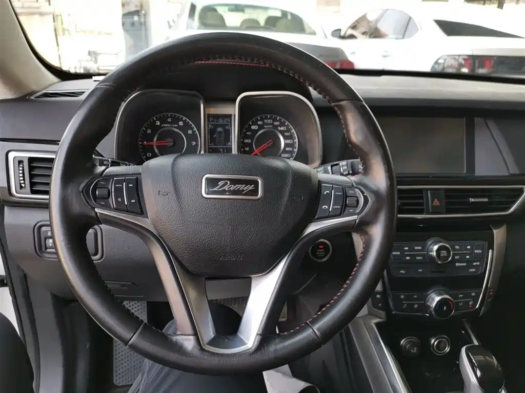 Zotye Damai X5 2019 2017 Model Classic 1.5T CVT Ultimate
