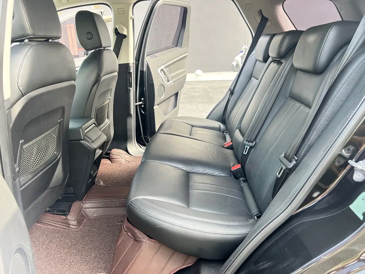 Land Rover Discovery Sport 2018 240PS SE Edition фото 13