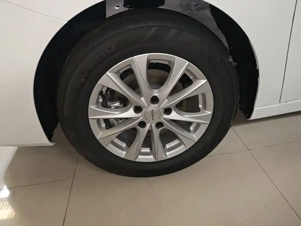 Фото 23 - Roewe i5