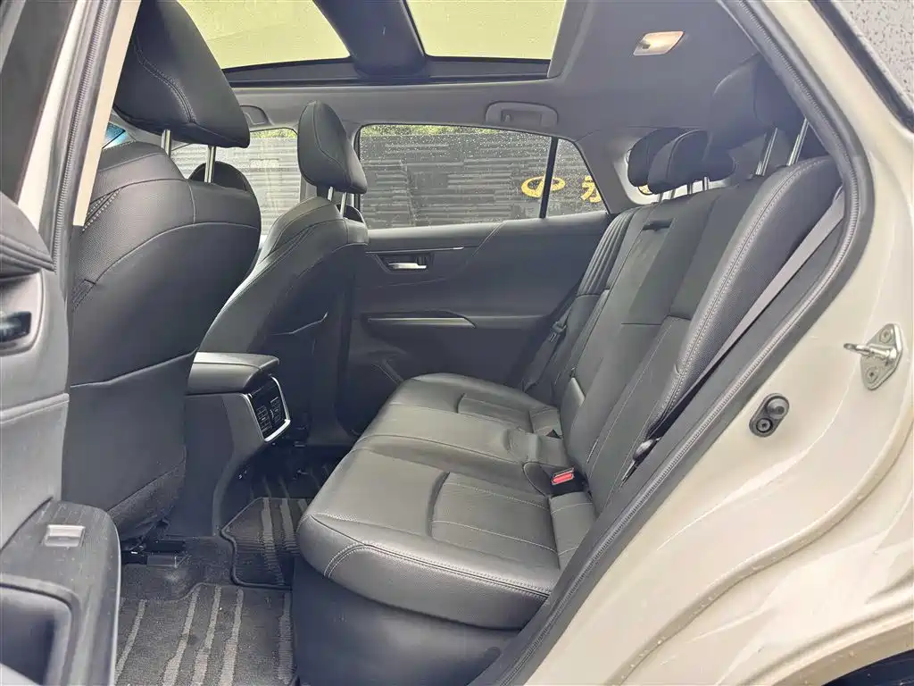 Toyota Lingfang HARRIER 2022 Hybrid 2.5L CVT 4WD Premium Edition фото 6