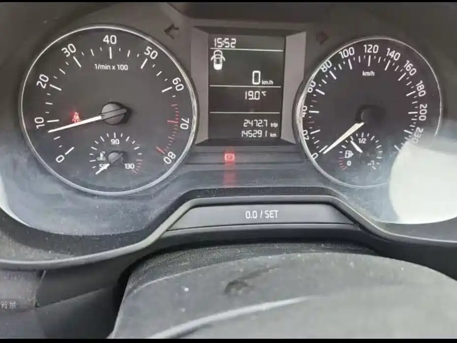 Škoda Octavia 2016 1.6L Automatic Pioneer Edition фото 12