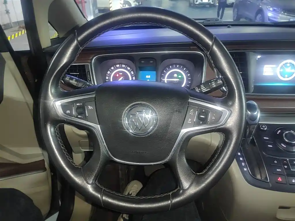 Buick GL8 2018 28T Luxury Model China VI фото 3