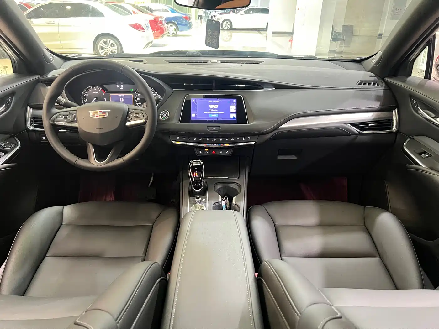 CADILLAC XT4