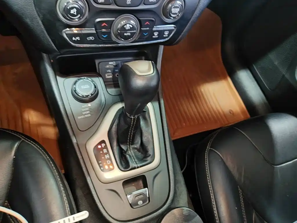 Jeep Cherokee (Import) 2014 2014 2.4L Luxury
