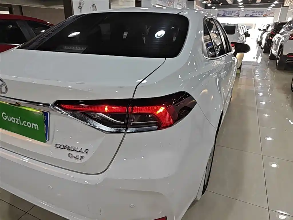 Toyota Corolla 2021 1.2T S-CVT Elite PLUS Edition фото 8