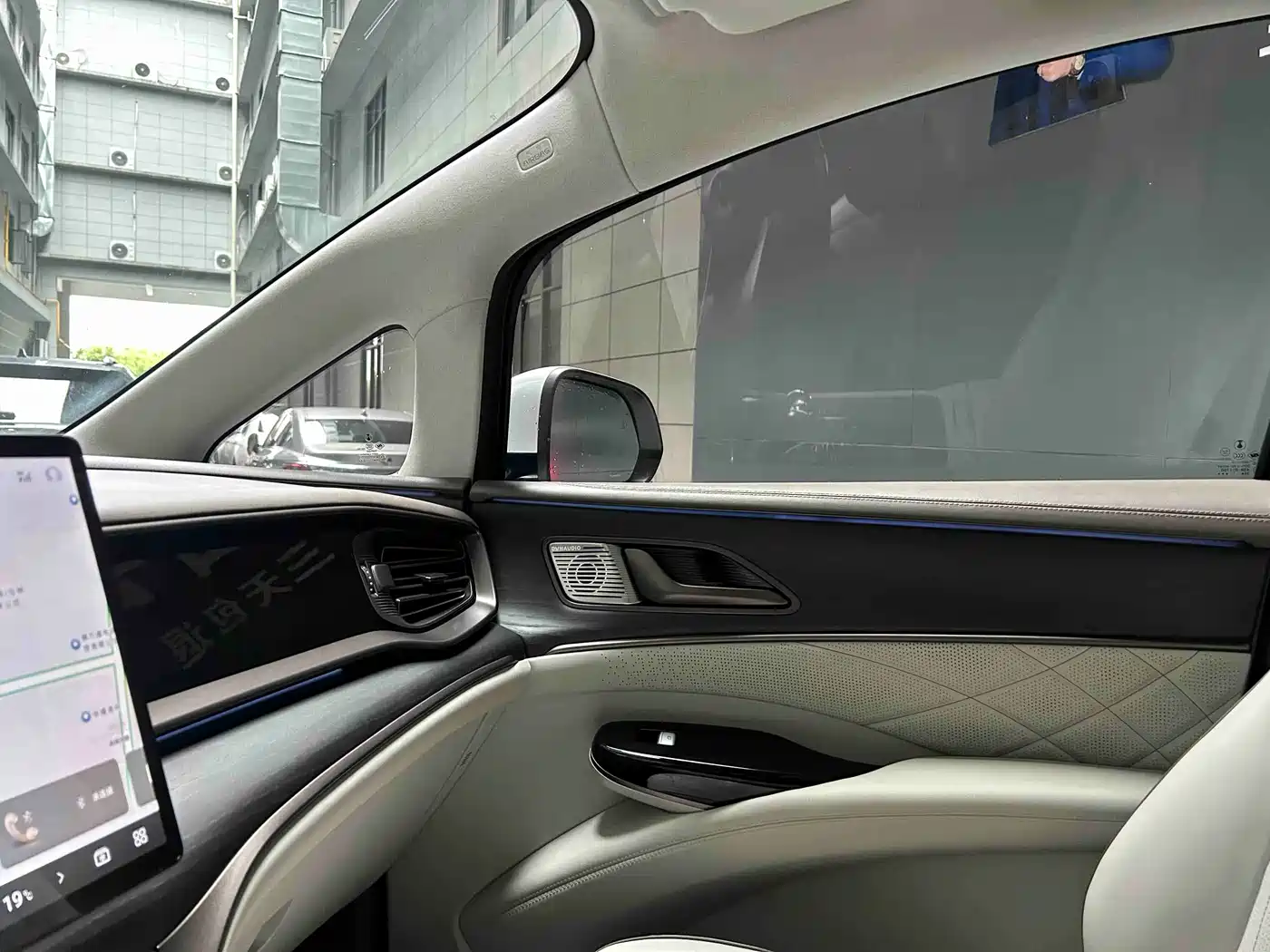 Denza D9 2022 DM-i 970 AWD Flagship фото 8