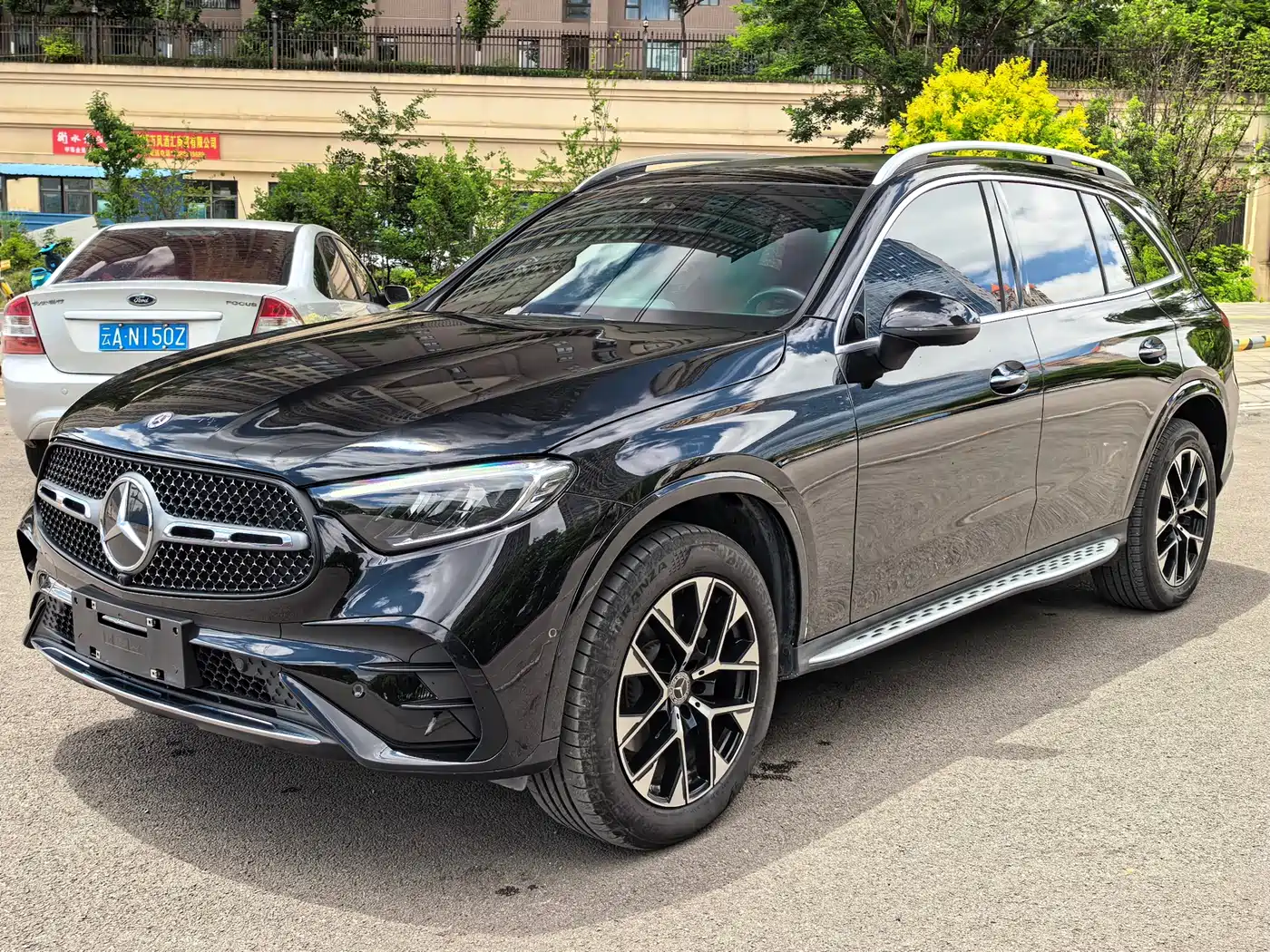 Mercedes-Benz GLC 2023 Facelift GLC 260 L 4MATIC Luxury 7-Seater фото 3