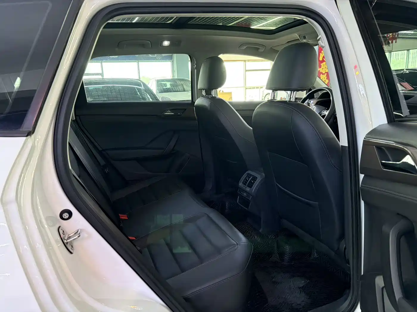 Volkswagen Tharu 2022 280TSI FWD Luxury Edition фото 11