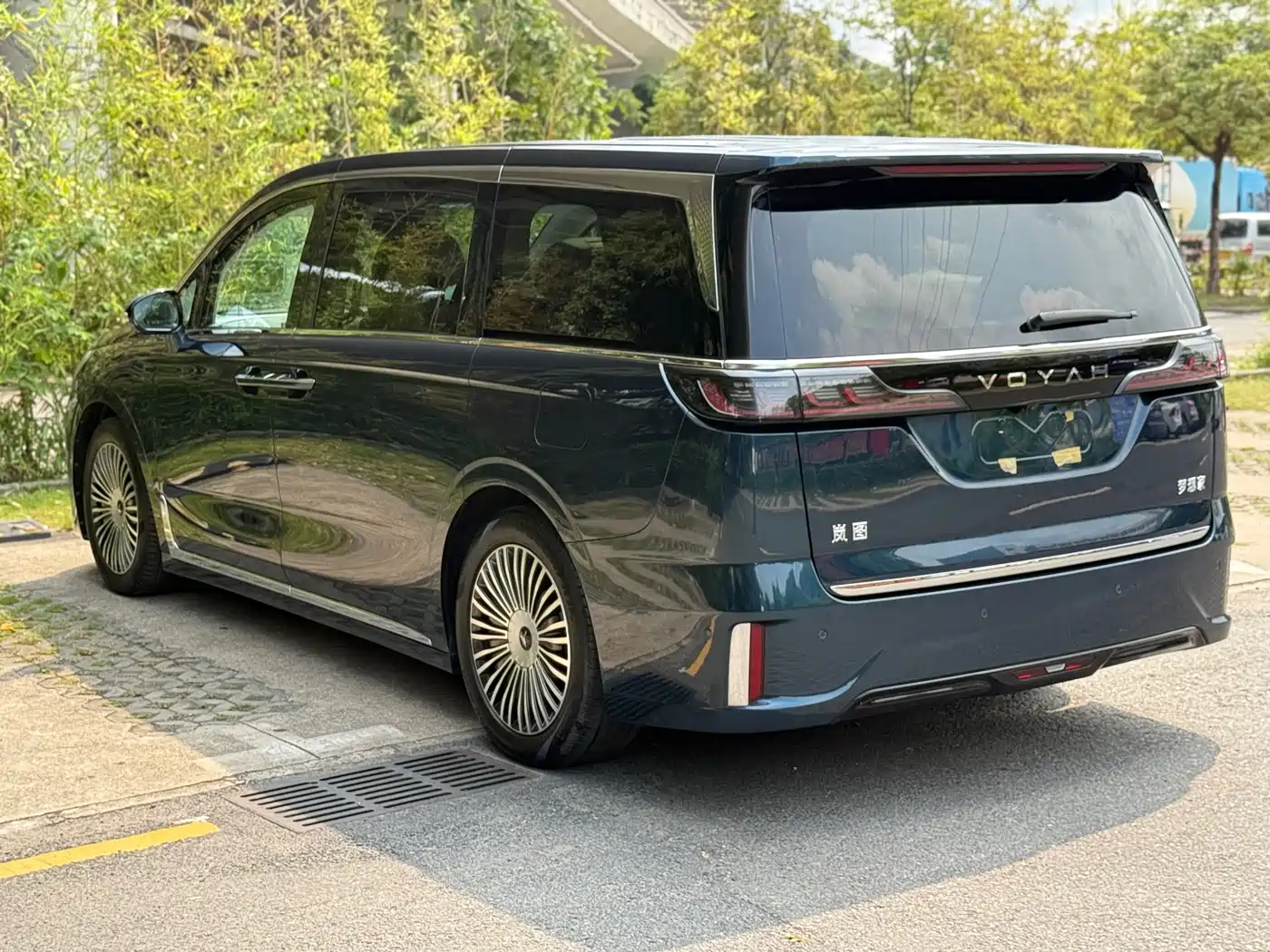 Voyah Auto Voyah Dreamer 2025 PHEV AWD Flagship Kunpeng Edition фото 5