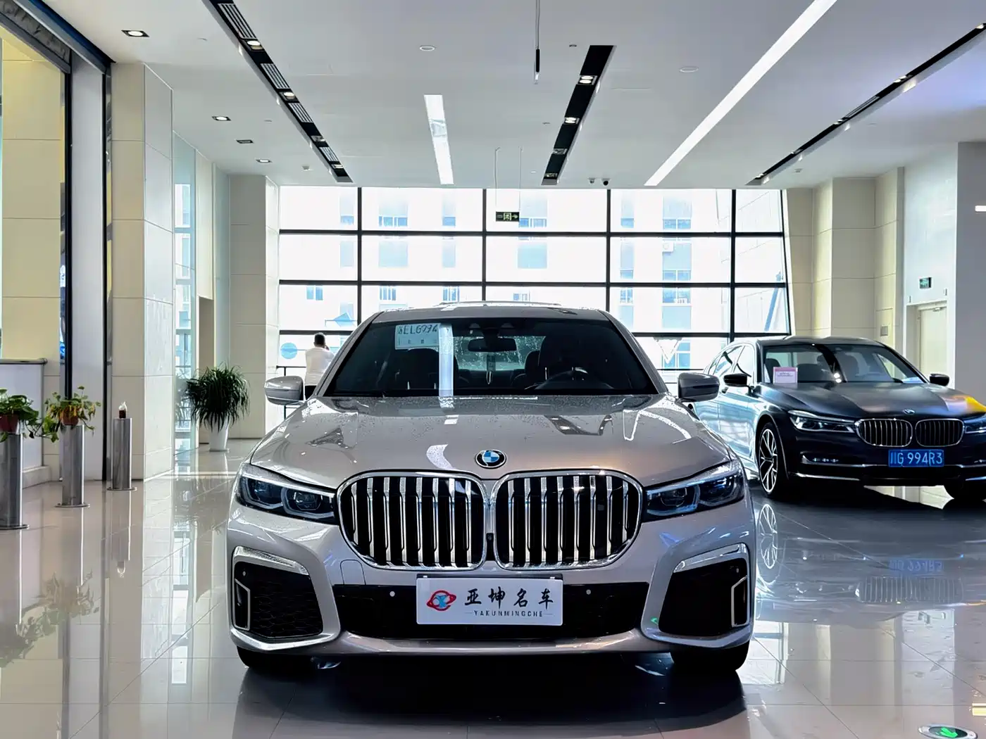 BMW 7 Series 2016 750Li xDrive 4-Seater фото 2