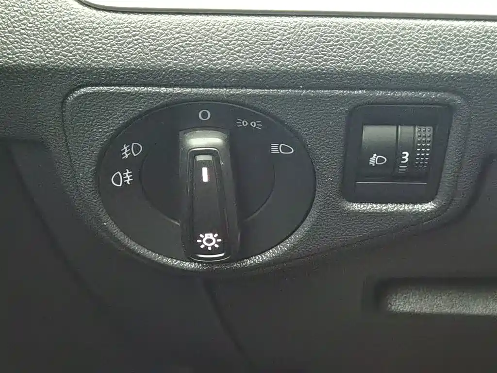 Volkswagen Lamando 2018 230TSI DSG Trend Edition фото 21