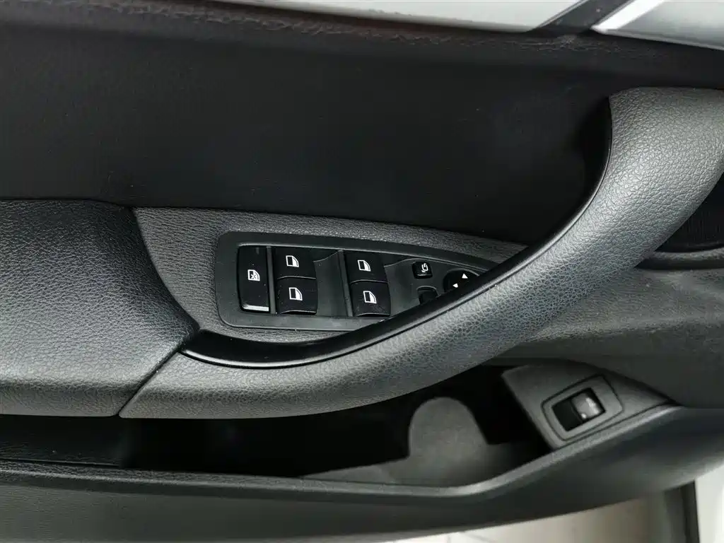 BMW X1 2018 sDrive20Li Leading Model фото 9