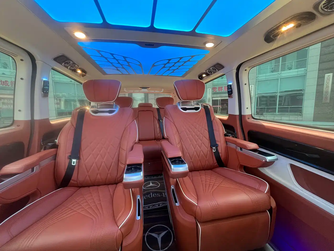 Mercedes-Benz Vito 2023 2.0T Business 7-Seater фото 5
