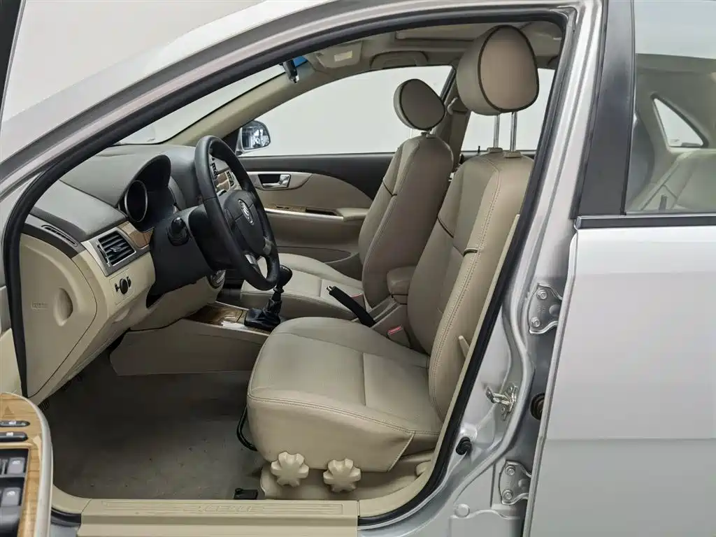 Buick Excelle 2015 1.5L Manual Premium фото 10
