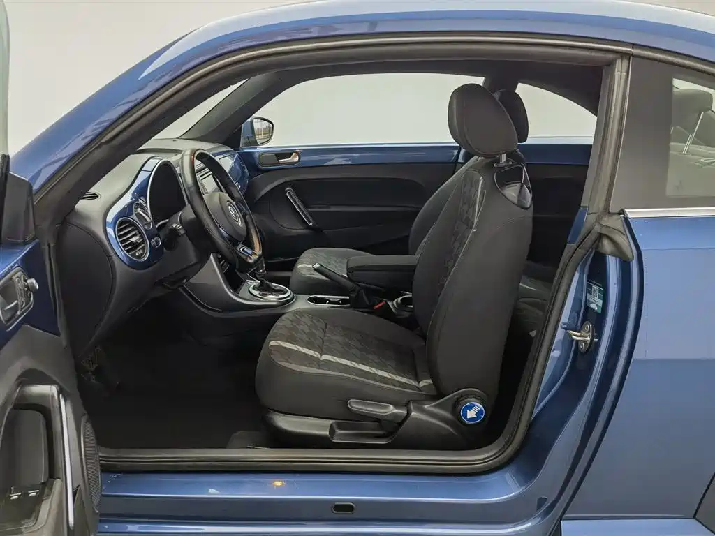 Volkswagen Beetle 2018 180TSI Easy Joy Edition фото 10
