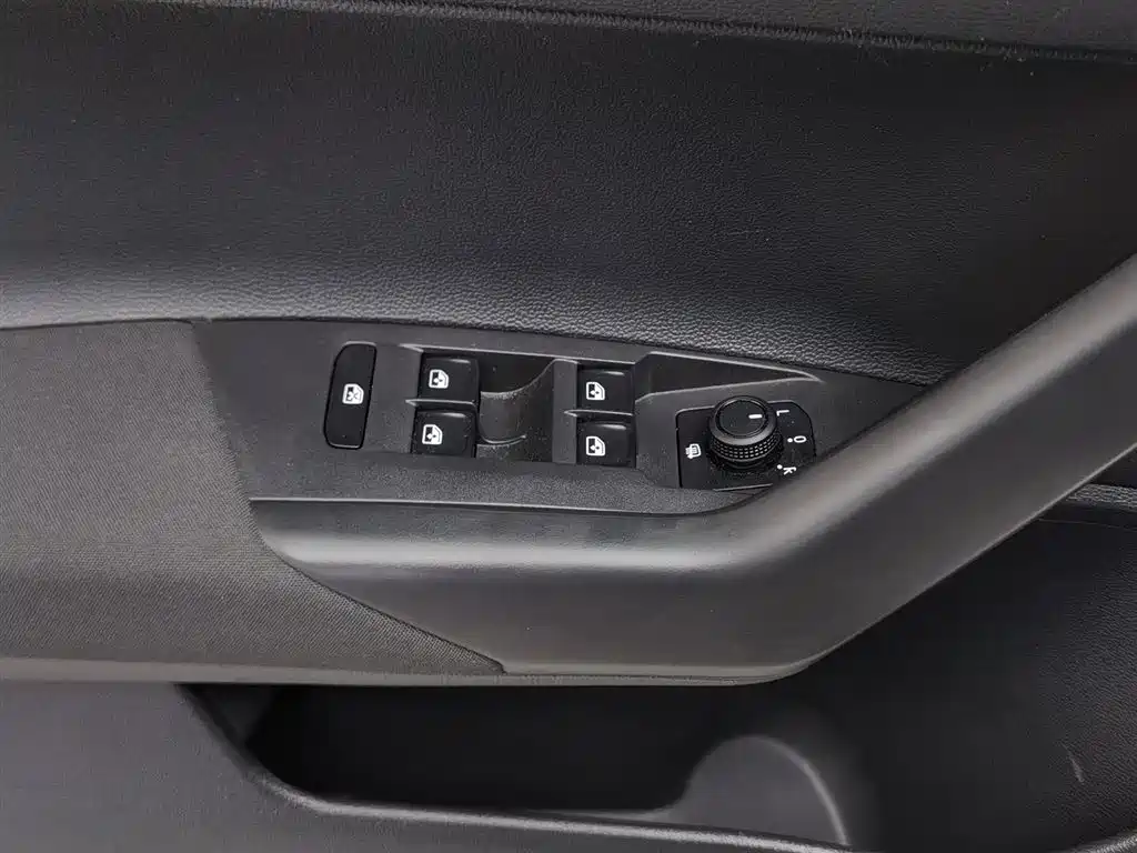 Volkswagen Polo 2023 Facelift Plus 1.5L Auto Joyful Living Edition фото 9