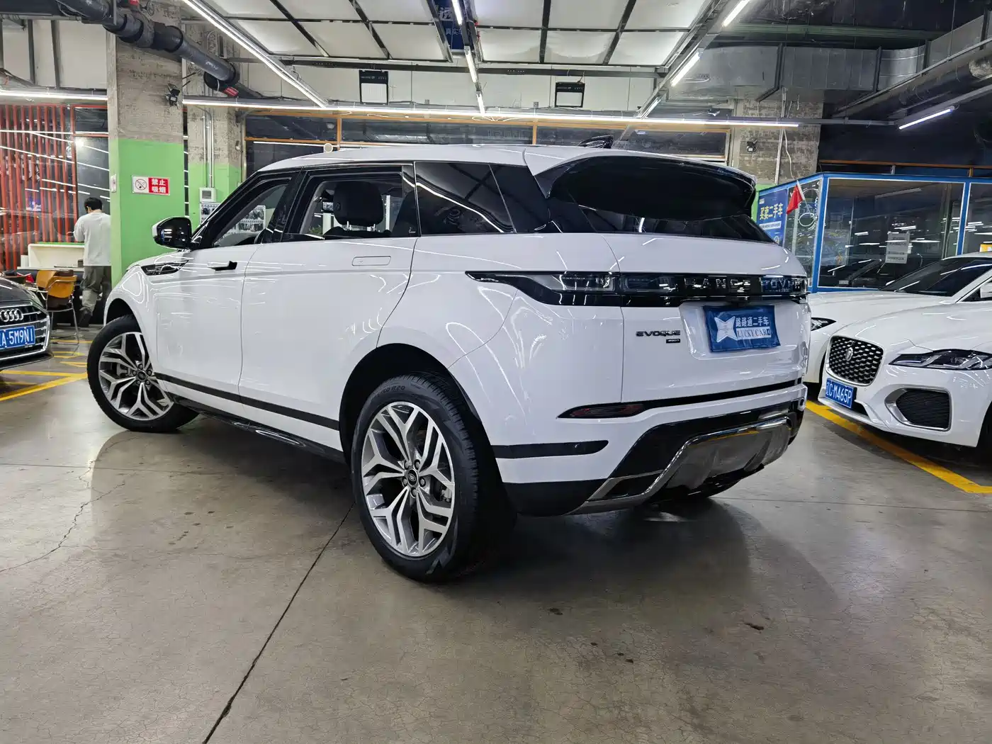 Land Rover Range Rover Evoque 2022 Range Rover Evoque L 249PS R-Dynamic Luxury Edition фото 4