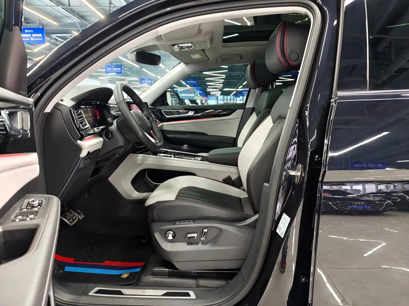 Volkswagen Teramont 2024 Touareg X 380TSI 4WD Dragon Glory Edition фото 3
