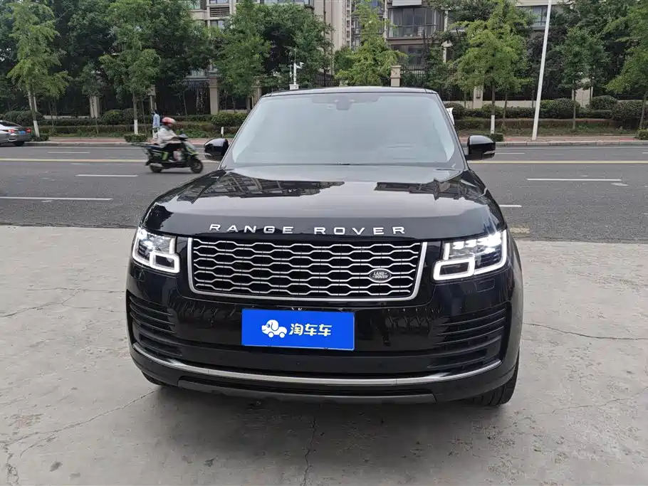 Land Rover Range Rover 2021 3.0 L6 Heritage Extended Classic Edition фото 2