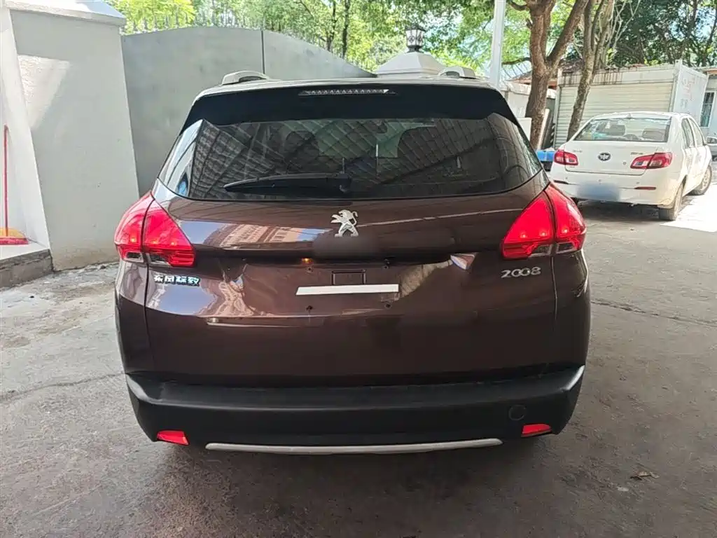 Peugeot 2008 2014 1.6L Automatic Trend Edition фото 6
