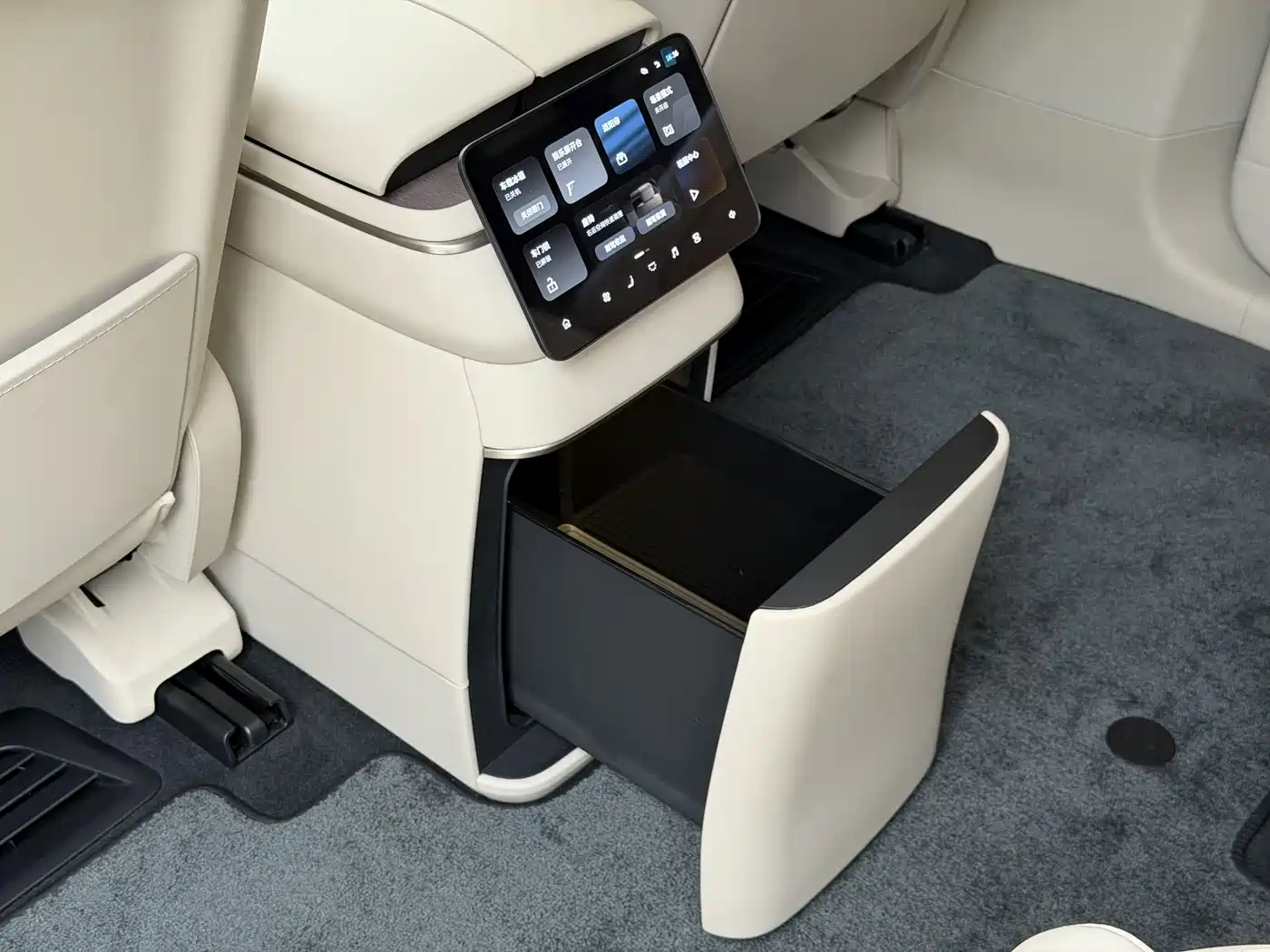 NIO ES8 2026 2025 Model 6-Seat Executive Luxury Edition