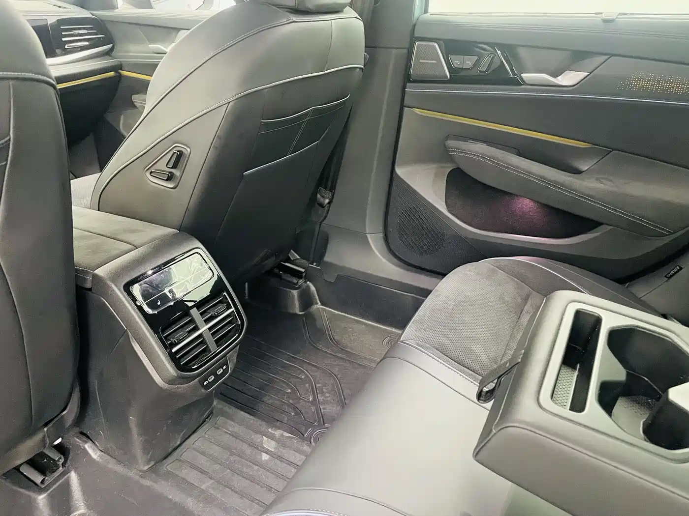 Volkswagen Passat 2025 Model Pro 380TSI Starlight Dragon Premium Edition фото 11