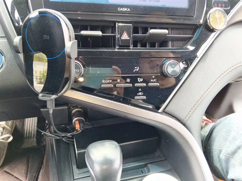 Toyota Camry 2021 Hybrid 2.5HGVP Leading Edition фото 10