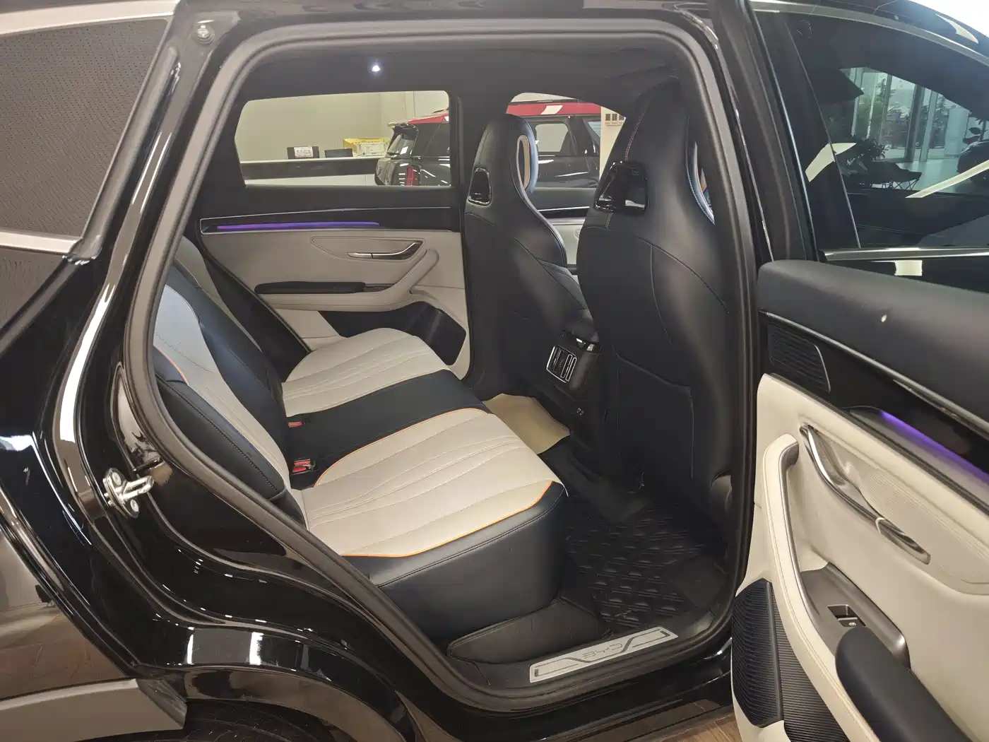 BYD Song PLUS PHEV 2024 Glory Edition DM-i 150km Flagship PLUS фото 6