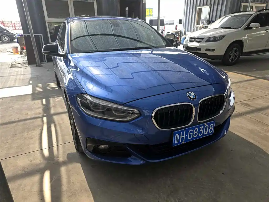 BMW 1 Series 2017 118i Sport фото 3