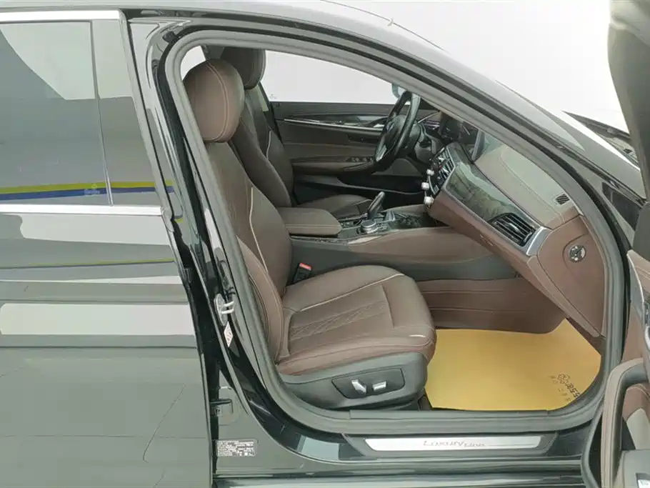 BMW 5 Series 2022 Model Second Facelift 525Li Luxury Package фото 8