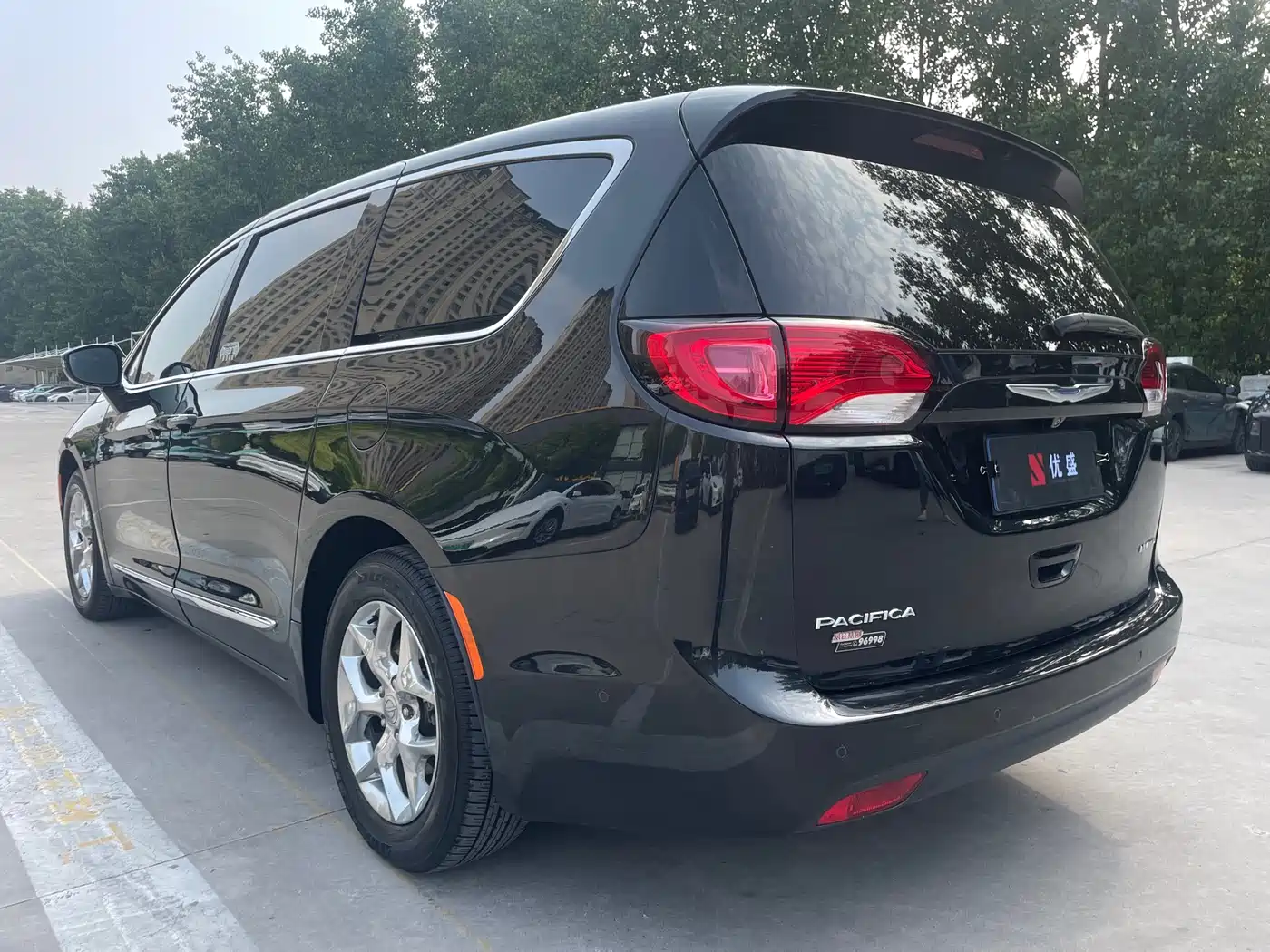 Chrysler Grand Voyager (Import) 2017 3.6L Premium Edition фото 10