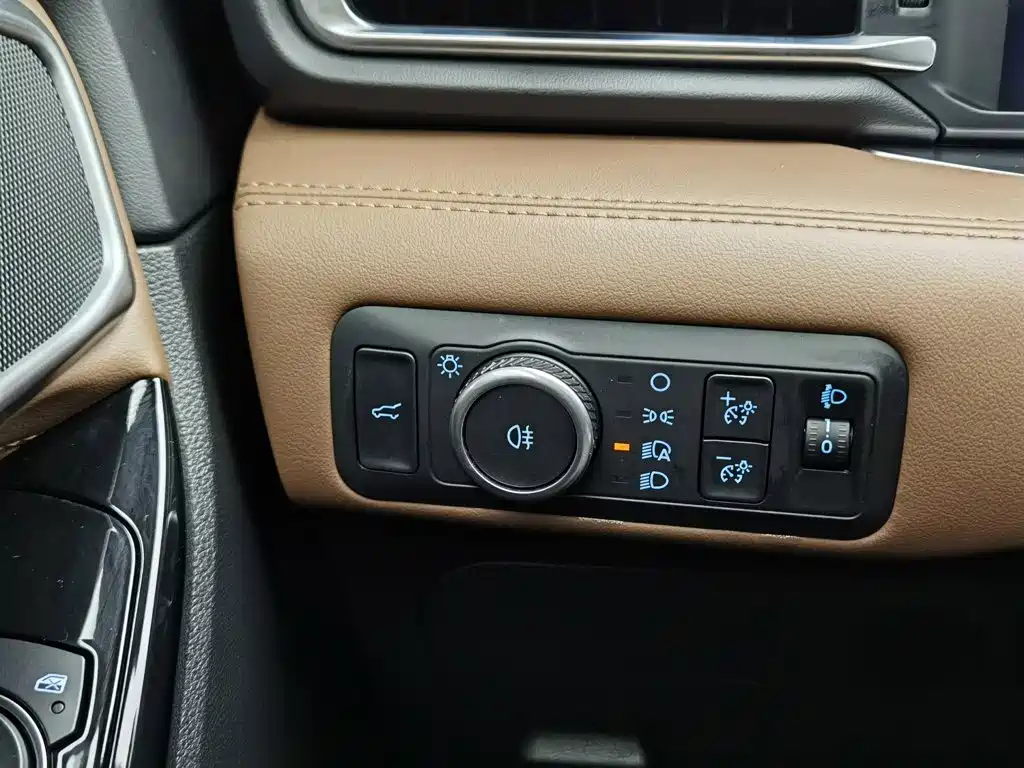 Фото 21 - Ford Explorer