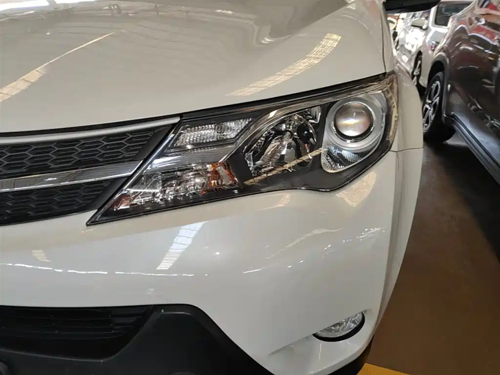 Toyota RAV4 Rongfang 2015 2.0L CVT 2WD Trend Edition фото 24