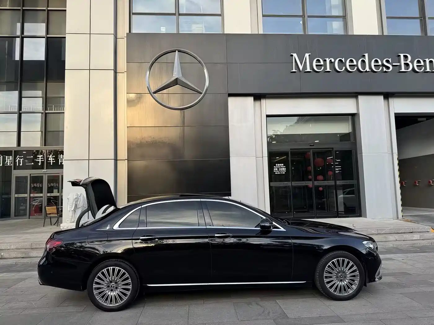 Mercedes-Benz E-Class 2022 E 300 L Fashion фото 24