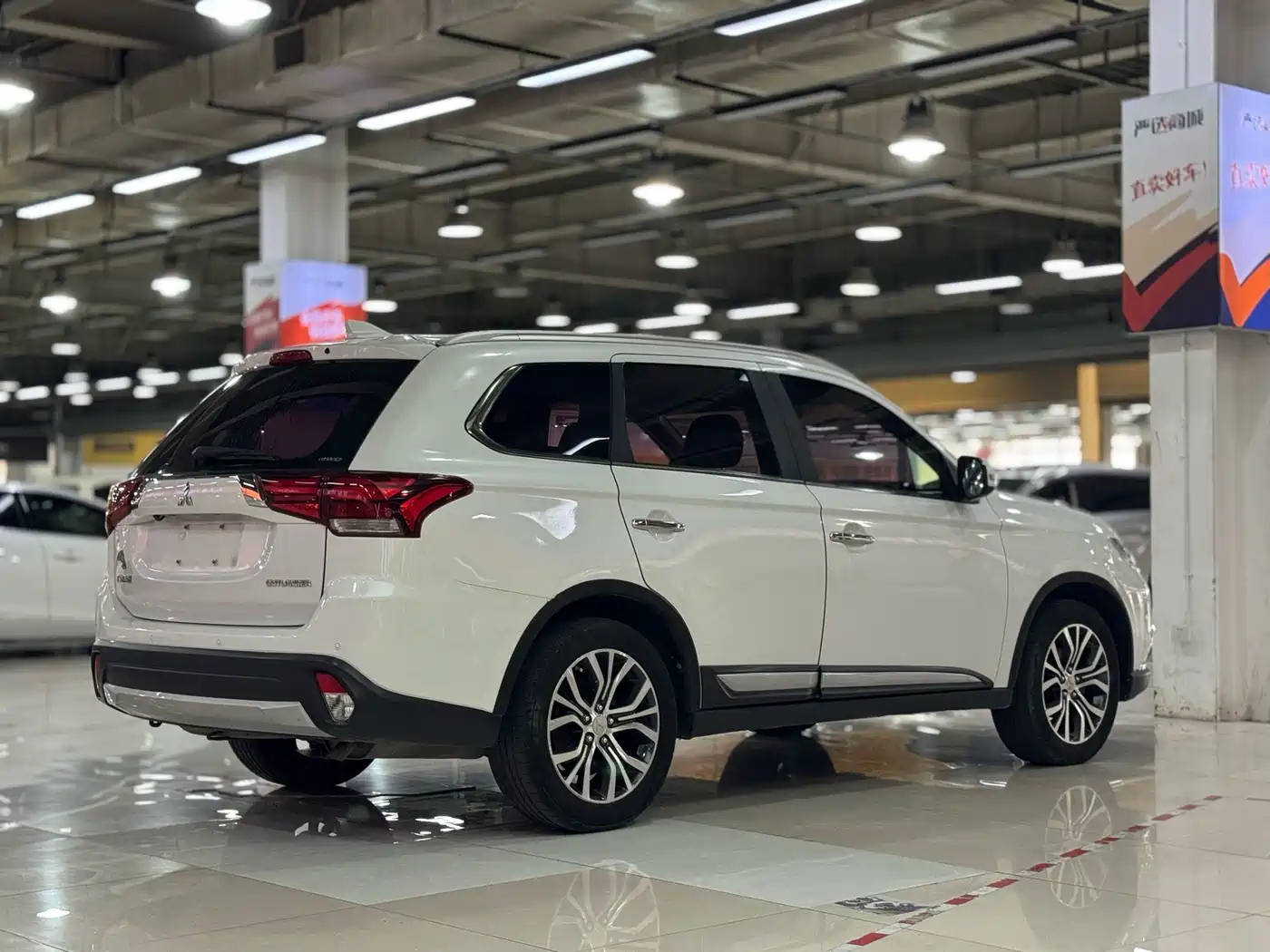 Mitsubishi Outlander 2017 2018 2.4L 4WD Elite Edition 5-seater