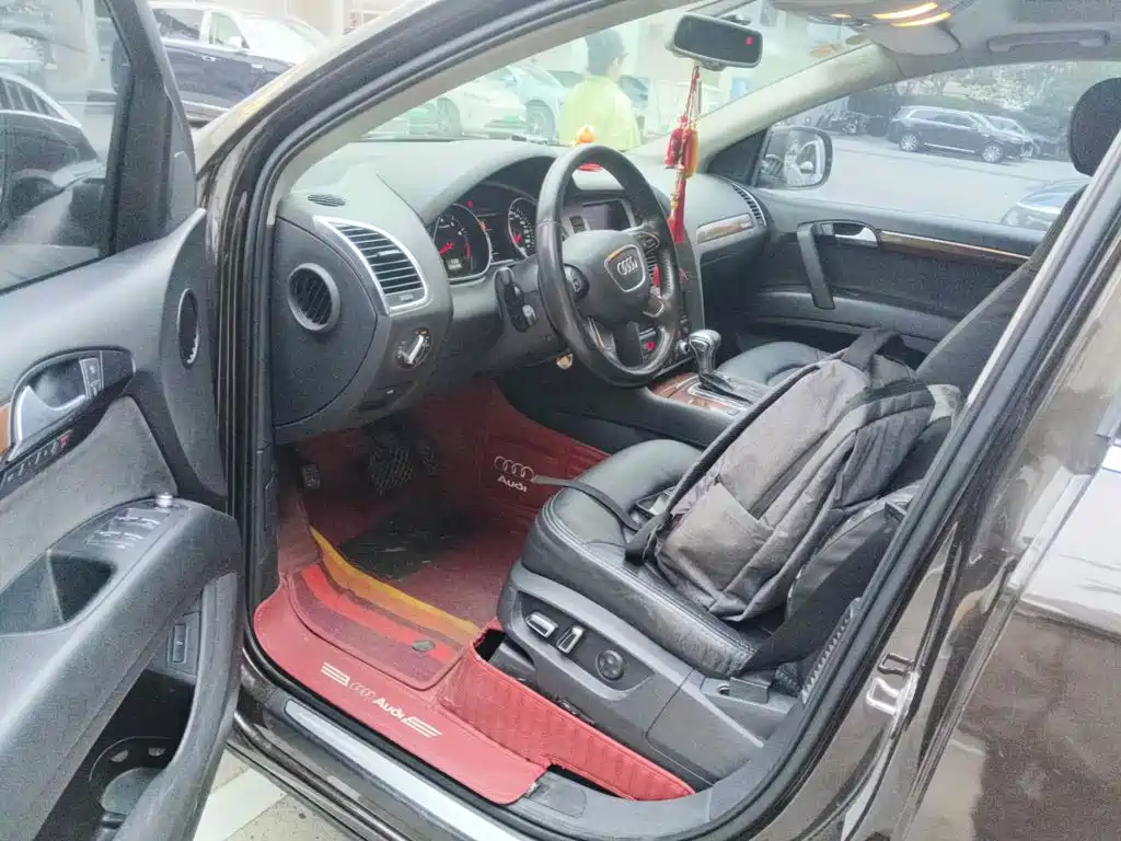 Фото 8 - Audi Q7