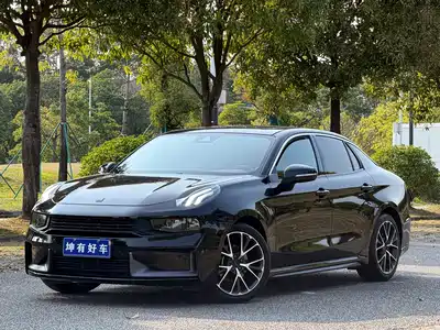Lynk & Co 03