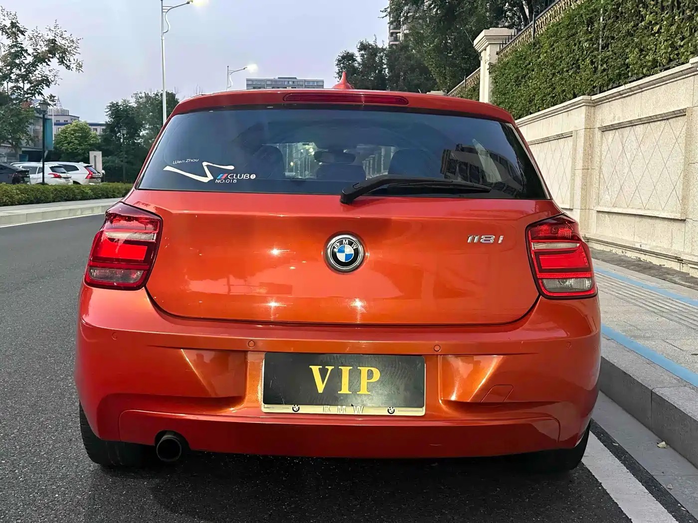 BMW 1 Series (Import) 2012 118i Leading фото 4