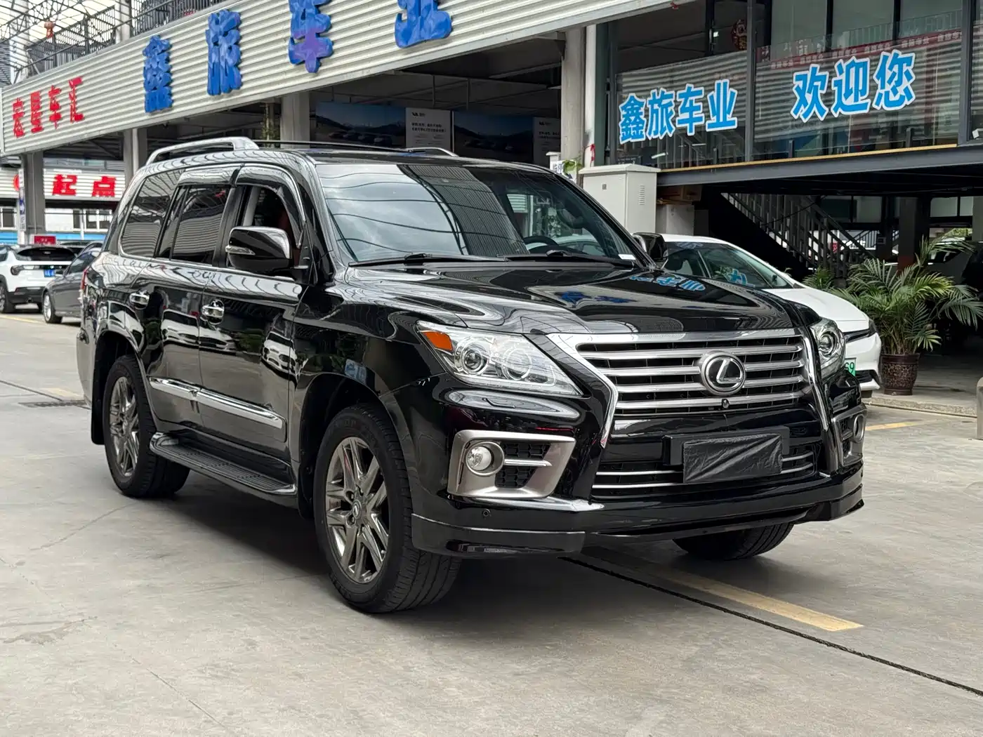 Lexus LX 2013 570 фото 3