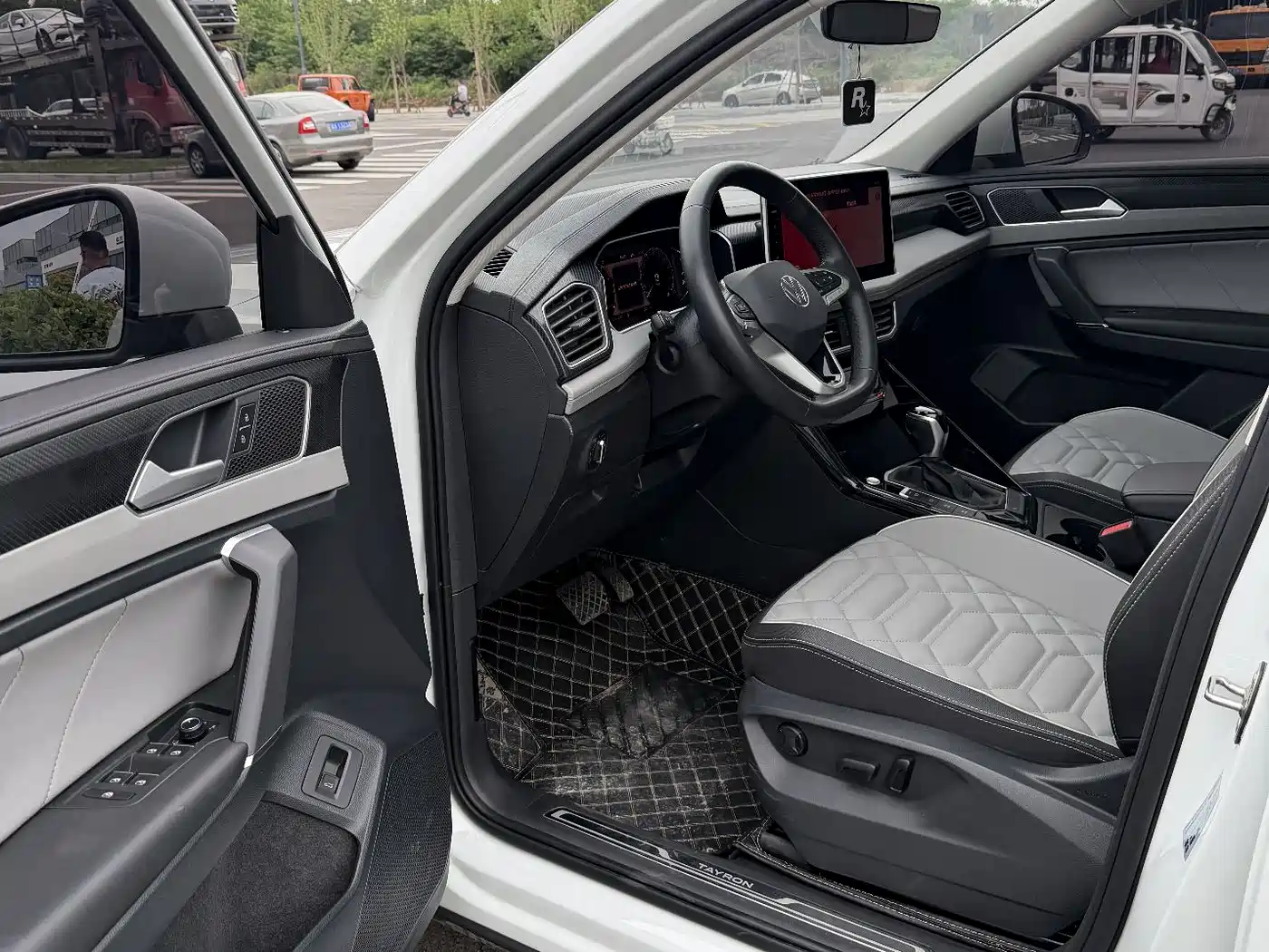Volkswagen Tayron 2023 280TSI 2WD Luxury Plus Advanced Edition фото 13