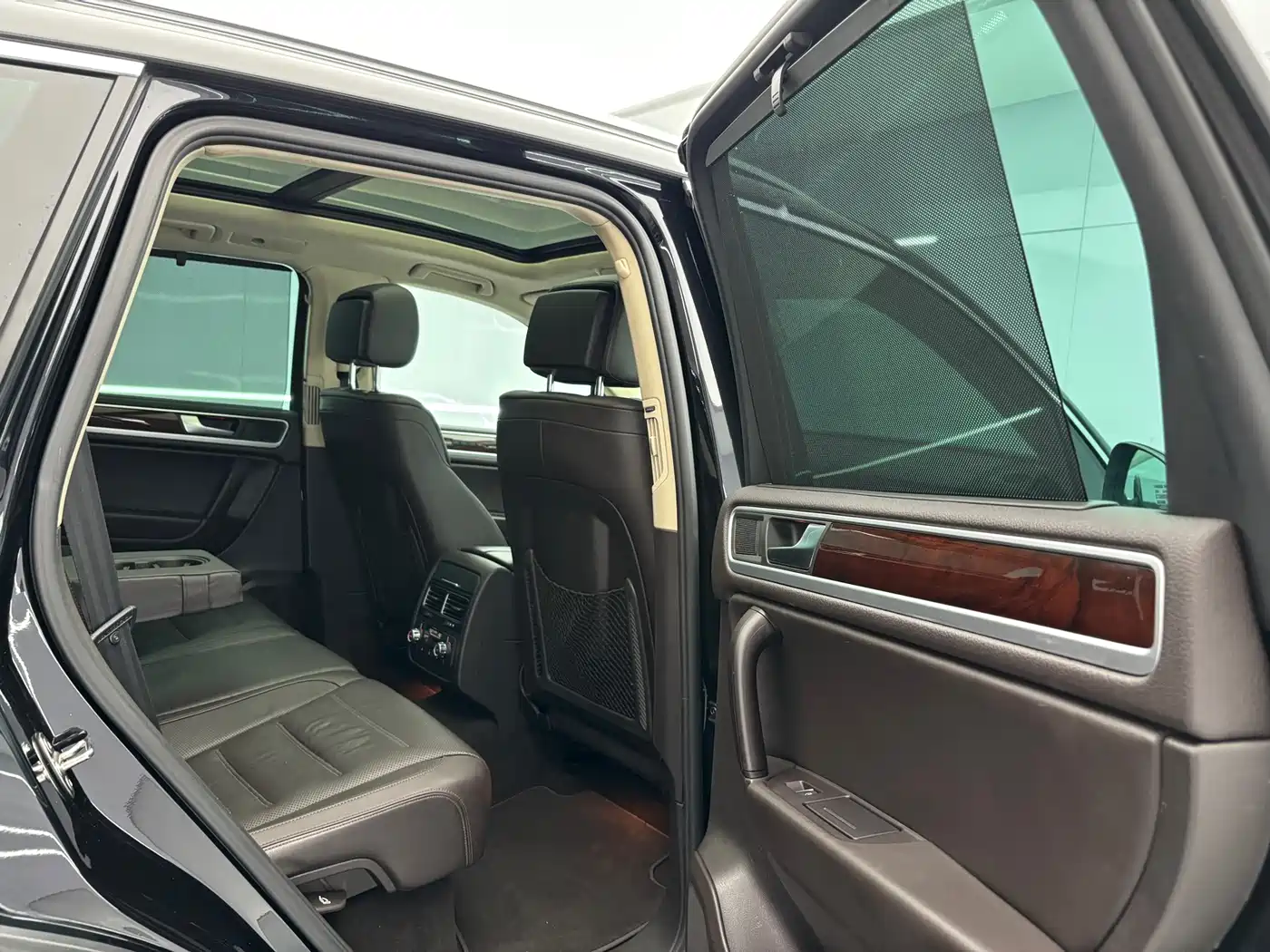 Volkswagen Touareg 2013 3.0TSI X 10th Anniversary Limited Edition фото 16