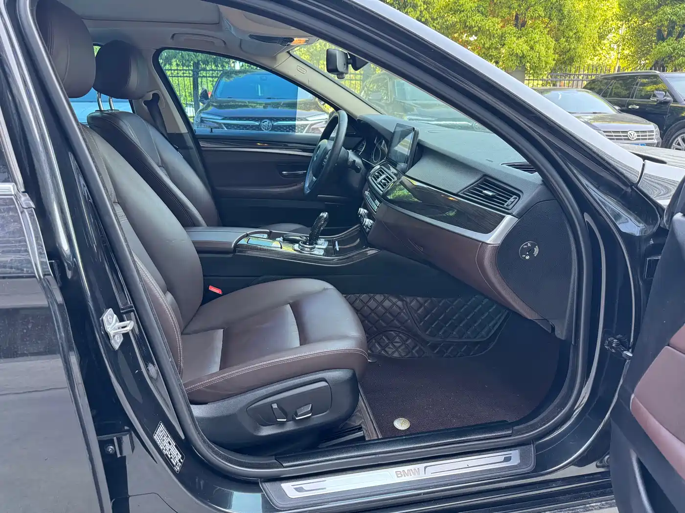 BMW 5 Series 2017 525Li Luxury Design Package фото 12
