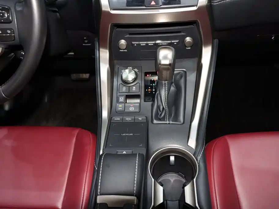 Фото 15 - Lexus NX