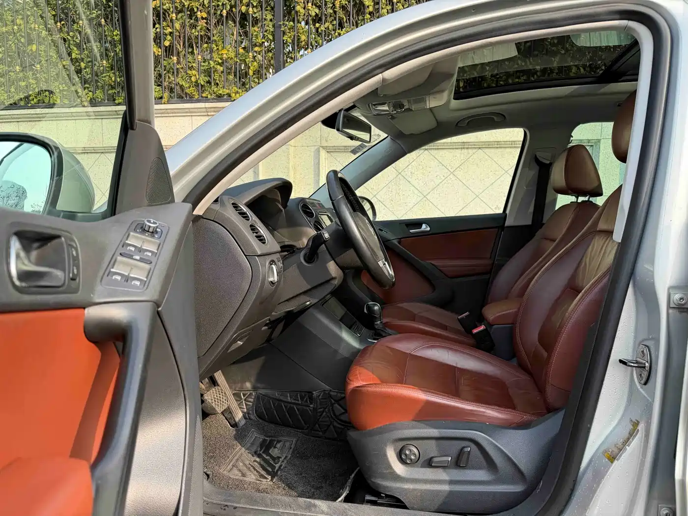 Volkswagen Tiguan 2012 2.0TSI Comfort фото 6