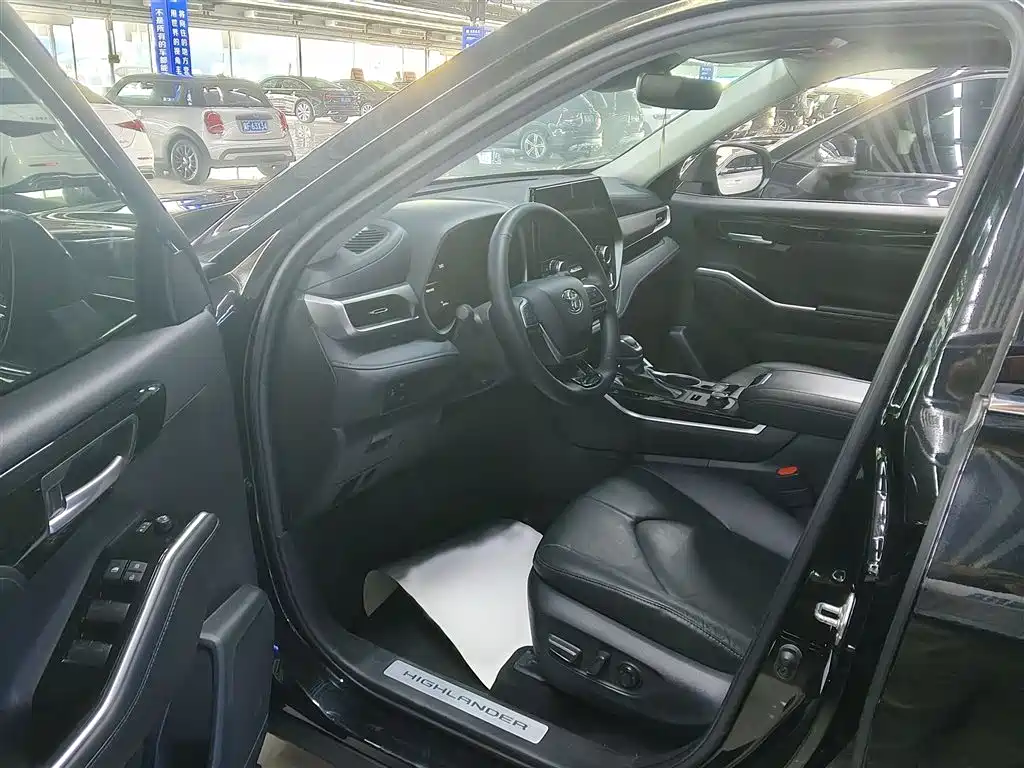 TOYOTA HIGHLANDER
