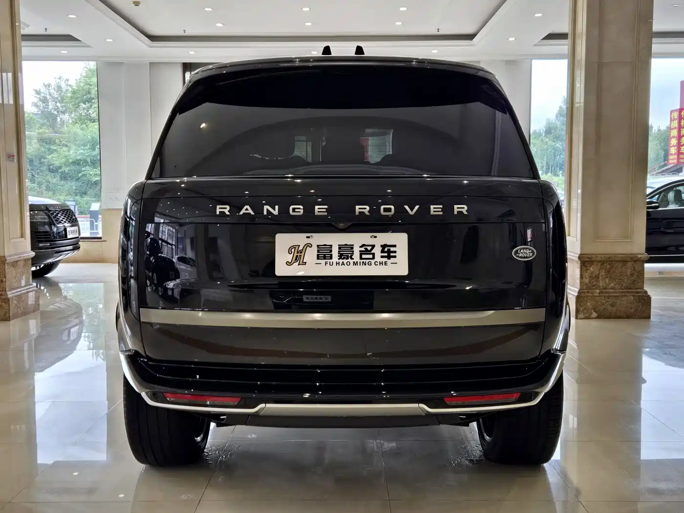 Land Rover Range Rover 2024 3.0 L6 360PS Golden Age Edition фото 5