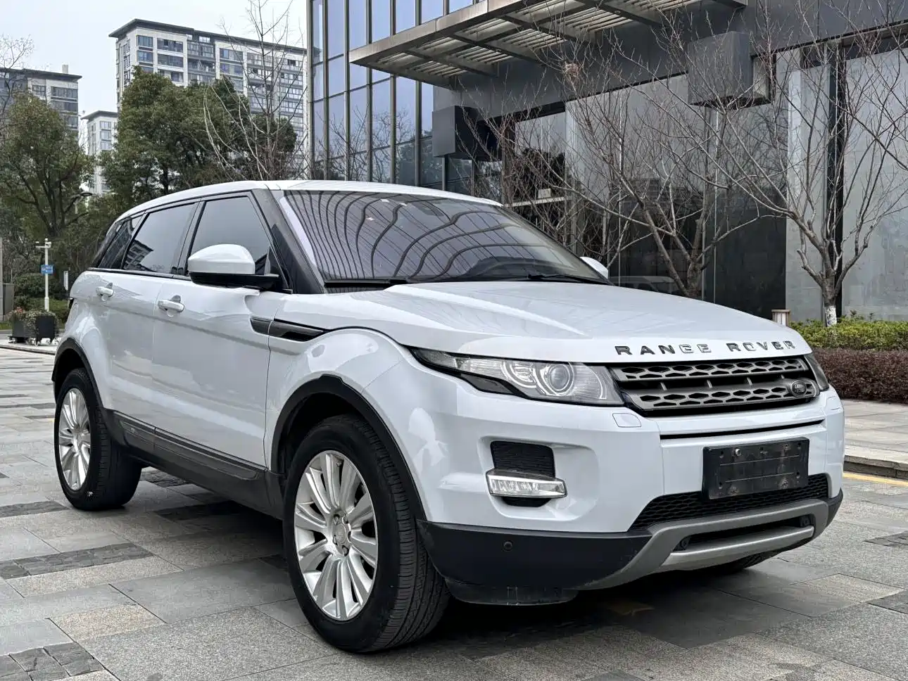 Land Rover Range Rover Evoque 2015 2.0T 5-Door Intelligent Edition фото 3