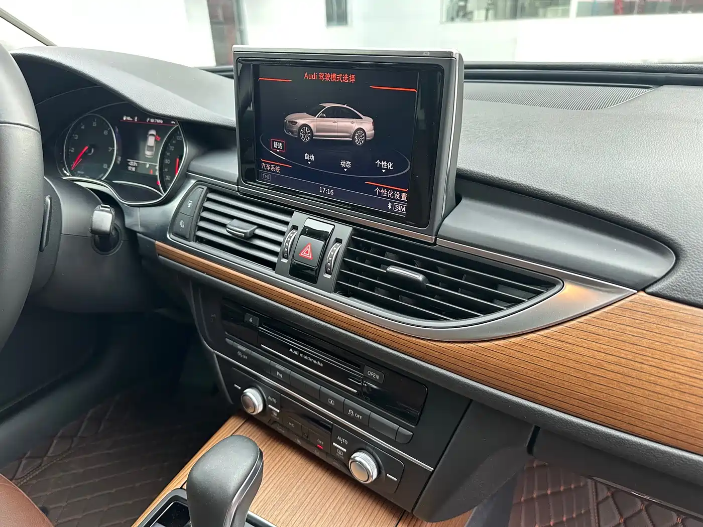 Audi A6L 2018 30th Anniversary 30 FSI Style фото 27